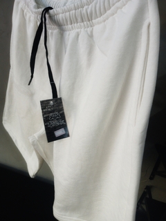 BERMUDA DE MALHA ROFHER CREME OFF WHITE COMFORT na internet