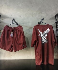 Conjunto Camiseta Over Size, Bermuda de Malha Street, Estampa contemporânea.