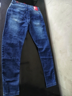 Calça Jeans Jogador Premium Jogador detalhes exclusivos. na internet