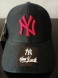 Boné New York detalhes em Vermelho Bordado Premium. - comprar online