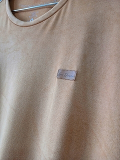 Camiseta de Veludo Local Division Exclusividade e Elegância - comprar online