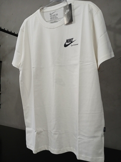 Camiseta Creme Clara Estampa Cor Preta Neutra Nike Linda - comprar online