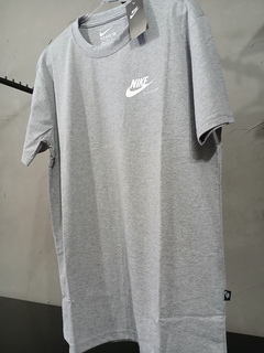 Camiseta Cinza Clara Estampa Cor Branca Neutra Nike Linda - comprar online