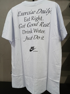 Camiseta Nike Branca Estampa Cor Preta Neutra Nike Linda - comprar online