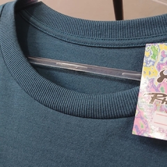 Conjunto Camiseta Over Size, Bermuda de Malha Street, Estampa contemporânea. - comprar online