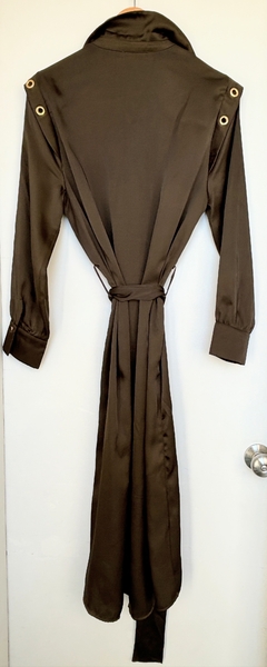 Vestido camisero de genero satinado con detalles dorados - tienda online