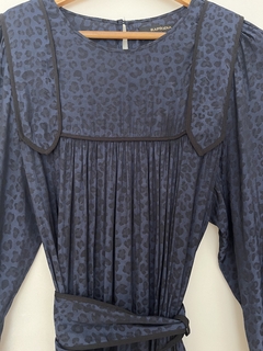 Vestido de genero satinado animal print con faja en la cintura - tienda online