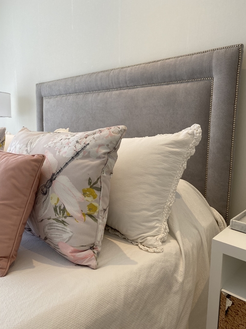 Respaldo liso con doble tachas - comprar online