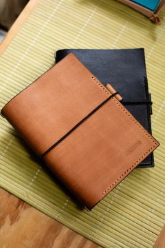 Sketchbook com capa de couro ~ Pintura artesanal
