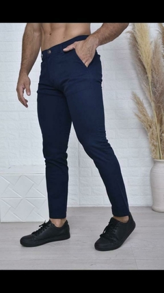 H Pantalón Semi chupin corte chino TUPE - MINORISTA en internet