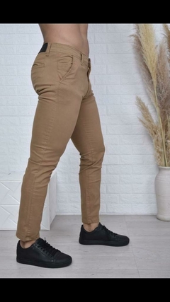 H Pantalón Semi chupin corte chino TUPE - MINORISTA - tienda online