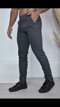 H Pantalón Semi chupin corte chino TUPE - MINORISTA en internet
