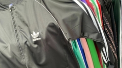 Imagen de campera deportiva ADIDAS
