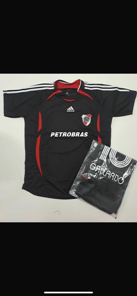 Camiseta RETRO RIVER NEGRO RETRO - comprar online