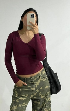 Camiseta en v -MINORISTA