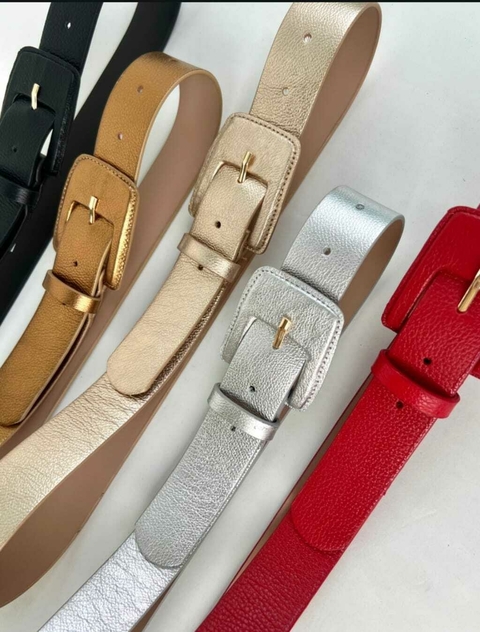 CINTO ERIKA COM FIVELA ENCAPADA RETANGULAR