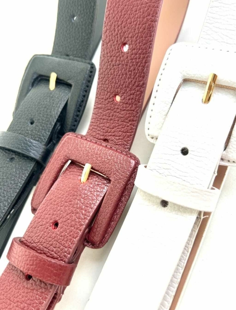 CINTO ISADORA COM FIVELA ENCAPADA QUADRADA