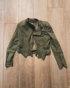 Campera Studded en internet
