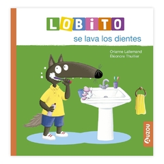 LOBITO SE LAVA LOS DIENTES