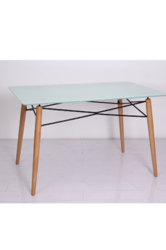 MESA EAMES RECTANGULAR DE VIDRIO 1.20 X 0.80 M