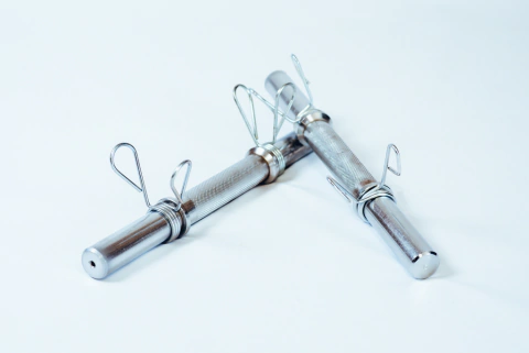 Mancuerna cromada maciza con topes de 30mm