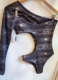 body con recortes estampado, un solo hombro