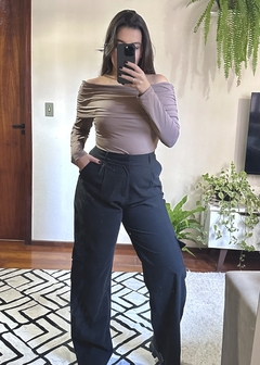 Blusa ombro a ombro marrom