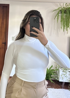 Blusa de malha gola alta