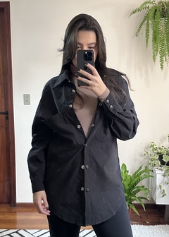 Camisa oversized com botões de pressão preta
