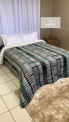 Coberdrom Sherpa - Lã de Carneiro - QUEEN - Estampado Listrado cinza e azul