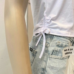 25/2028 Remera Modal Soft Rosas c/Frunce Tira - comprar online