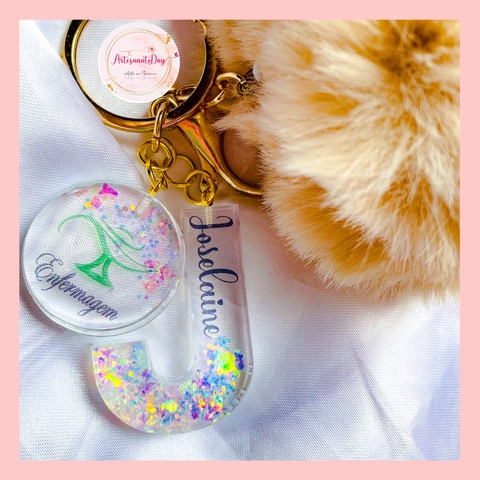 Chaveiro em resina letras furta cor