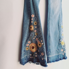 JEAN CON BORDADOS ASHLEY en internet