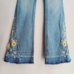 Imagen de JEAN CON BORDADOS ASHLEY