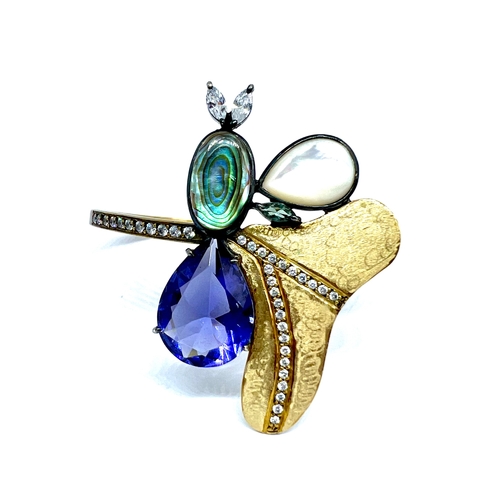 Bracelete Borboleta lilás e madreperola.