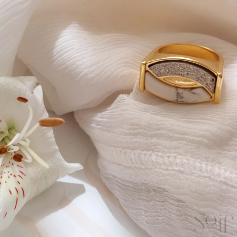 ANEL OVÉE OURO HOWLITA NATURAL E DRUSA PLATINA