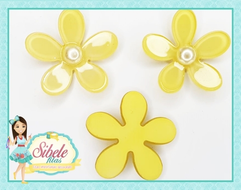 Aplique Flor Acrílica Amarela com Meia Pérola (unidade)