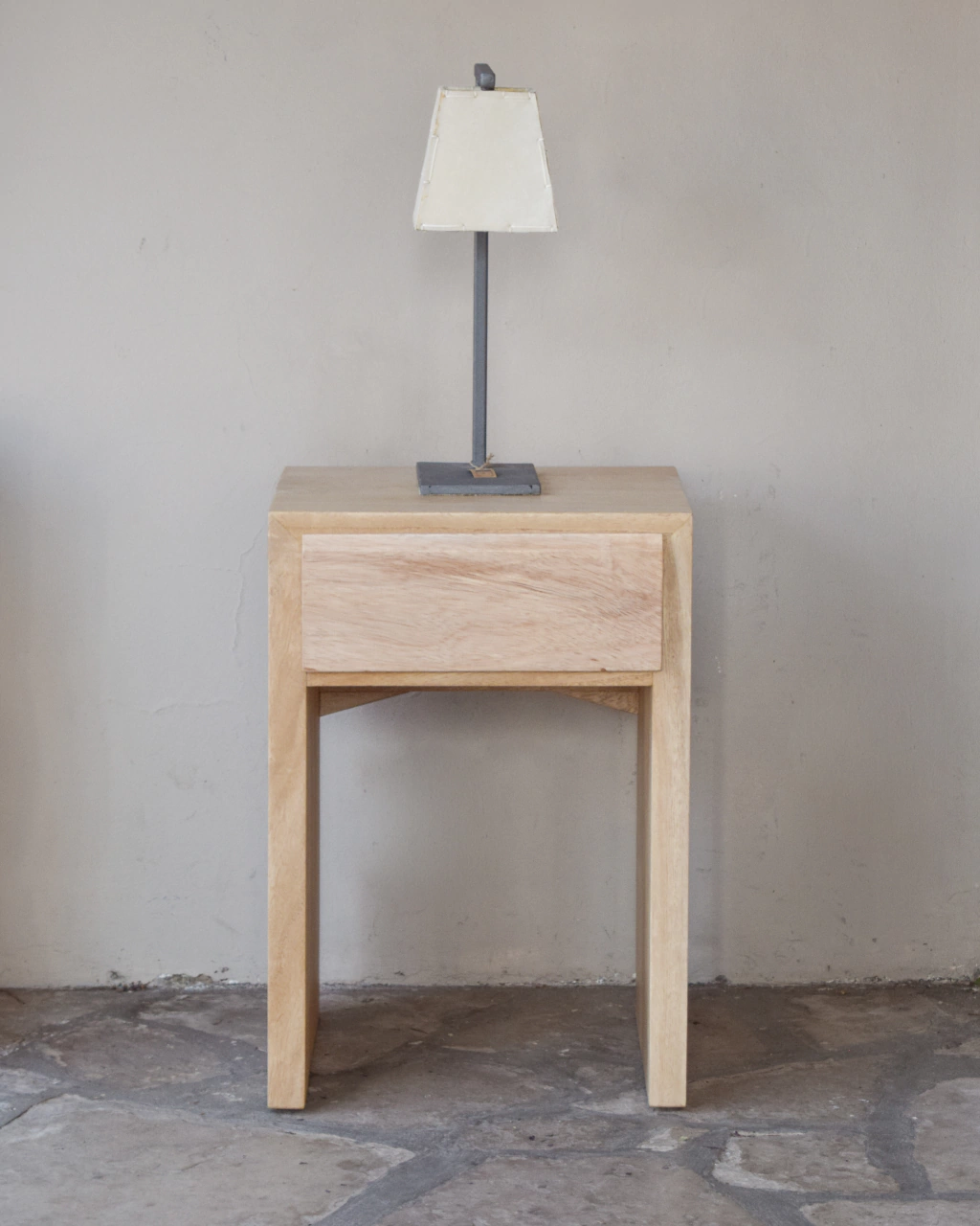Mesa de luz Luisa