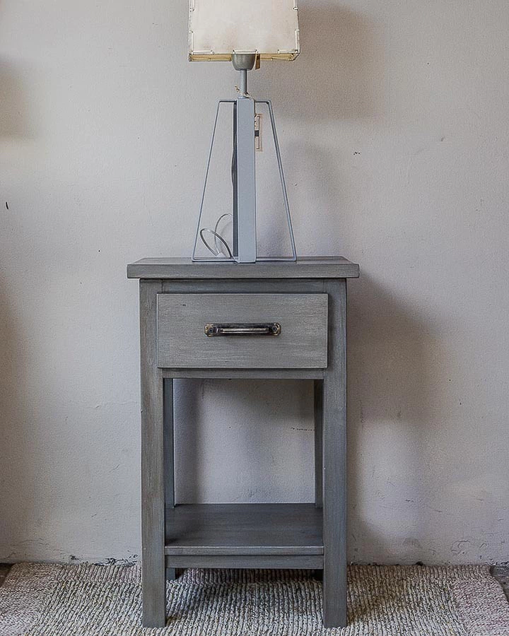 Mesa de luz Pintada
