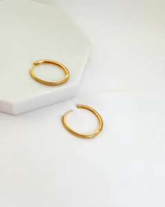 BRINCO ARGOLA TEXTURA BANHO OURO 18K - MARCIA - comprar online