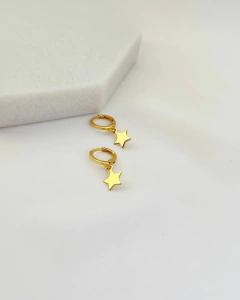 Imagem do BRINCO ARGOLINHA ESTRELA BANHO OURO 18K - LIA M