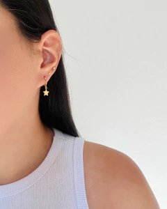 BRINCO ARGOLINHA ESTRELA BANHO OURO 18K - LIA M - comprar online