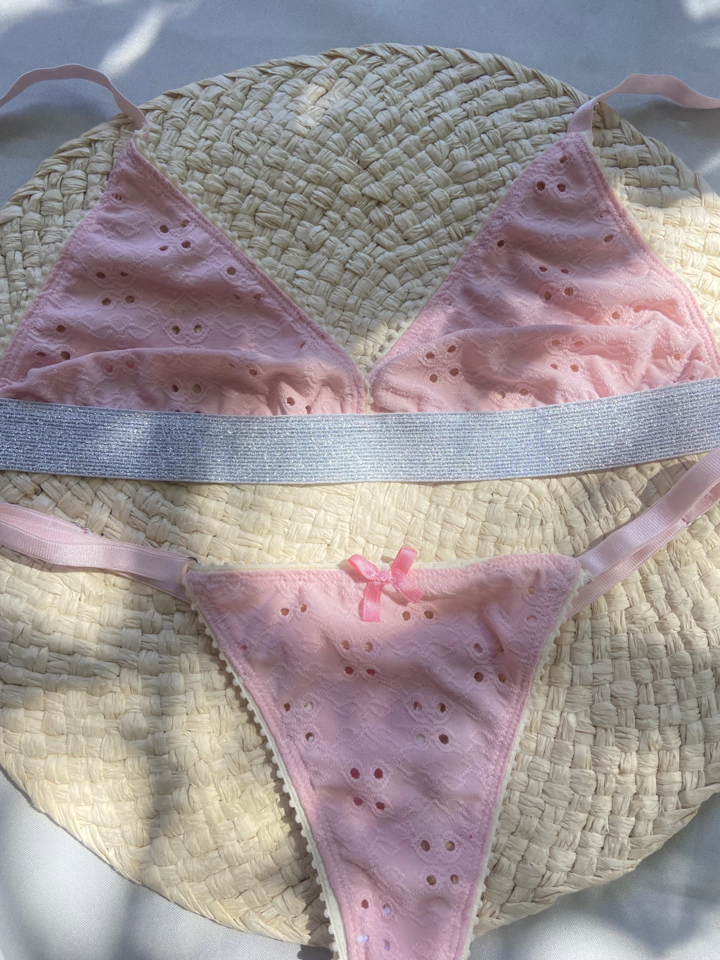 Triangulo broderie rosa con elastico