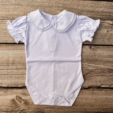 Body em malha com gola redonda e rendinha