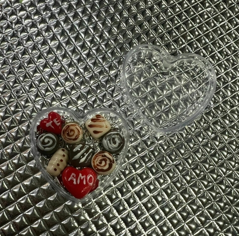 CORAÇÃO DE ACRÍLICO COM DOCES - UNIDADE