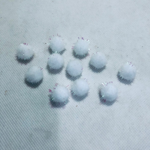 POMPOM SOLTO 10MM BRANCO C/ PELINHOS - SAQUINHOS C/ 10 UNIDADES
