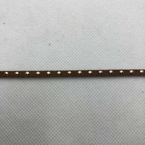 FITA DE COURO MARROM 0,4 CM COM TACHINHAS - METRO
