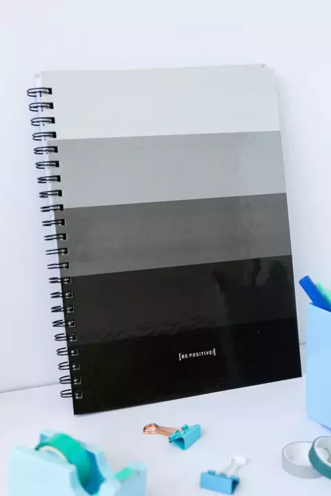 CUADERNO A4 TAPA DURA BEPOSITIVE COLORES GRISES A RAYAS (EDB)