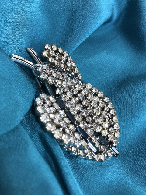 Broche Leaf