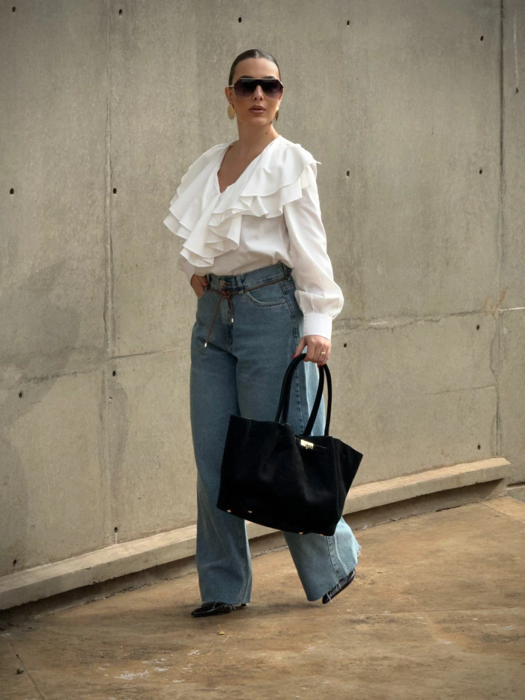CALÇA JEANS WIDE LEG COM CORDÃO
